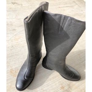 Tsubo Loe Black Boot, Size 7 (runs very small)